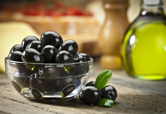 ¿Son saludables las aceitunas negras?